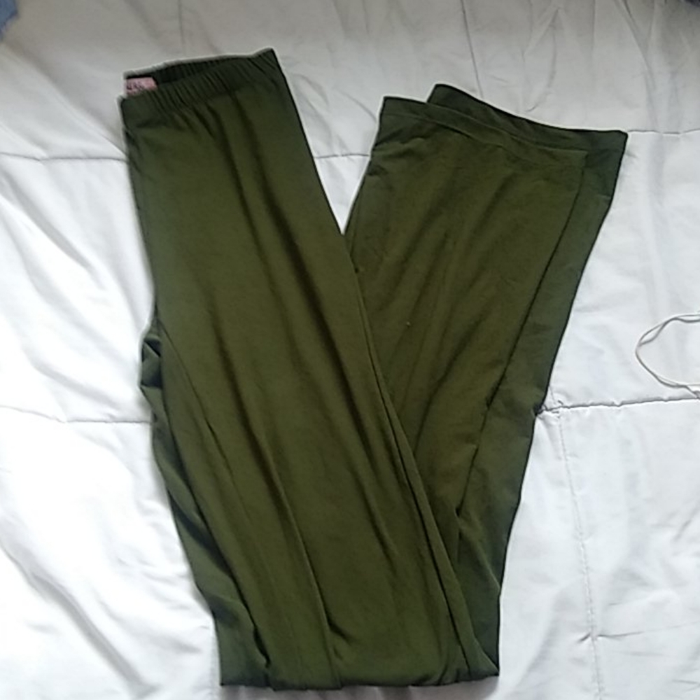 Dark green leggings with wide bottom